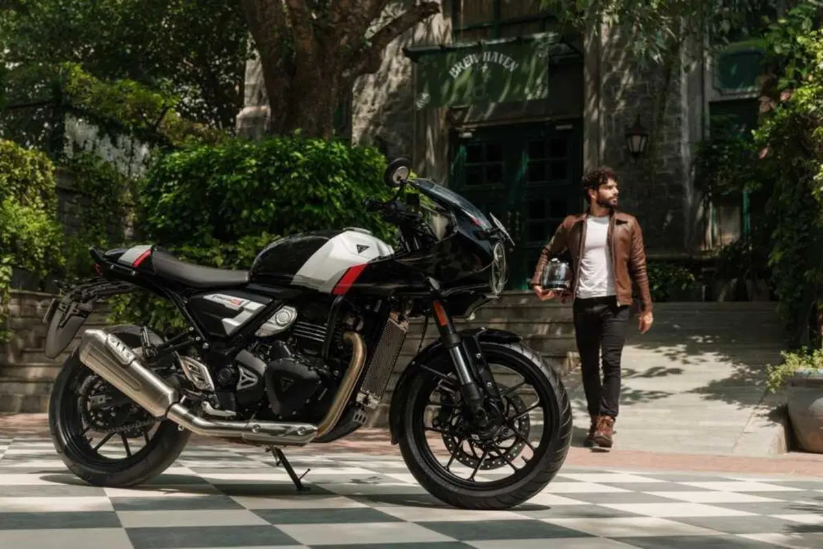 Triumph Thruxton 400 2026: il mito café racer rinasce. Prezzo e scheda tecnica [GALLERY] (3)