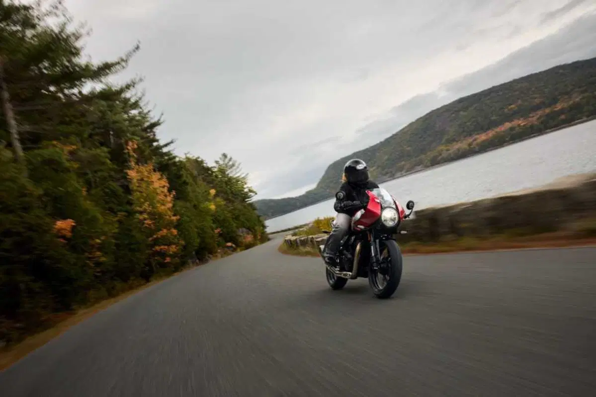 Triumph Thruxton 400 2026: il mito café racer rinasce. Prezzo e scheda tecnica [GALLERY] (7)
