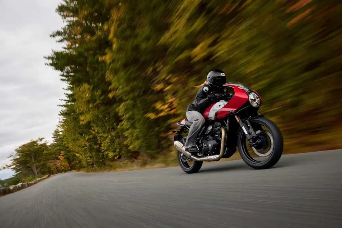 Triumph Thruxton 400 2026: il mito café racer rinasce. Prezzo e scheda tecnica [GALLERY] (10)