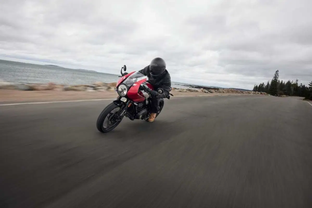 Triumph Thruxton 400 2026: il mito café racer rinasce. Prezzo e scheda tecnica [GALLERY] (13)
