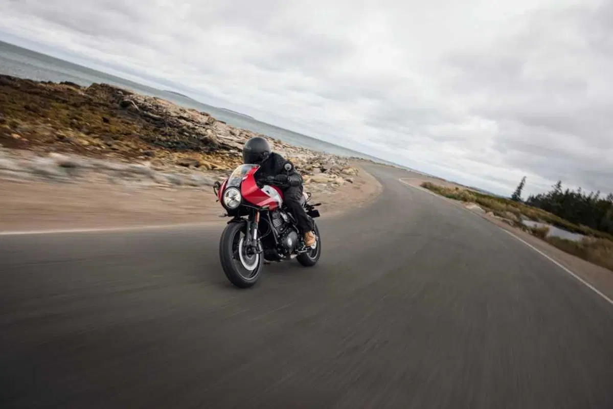 Triumph Thruxton 400 2026: il mito café racer rinasce. Prezzo e scheda tecnica [GALLERY] (14)