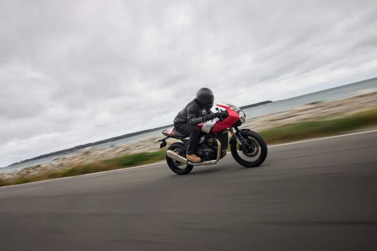 Triumph Thruxton 400 2026: il mito café racer rinasce. Prezzo e scheda tecnica [GALLERY] (15)