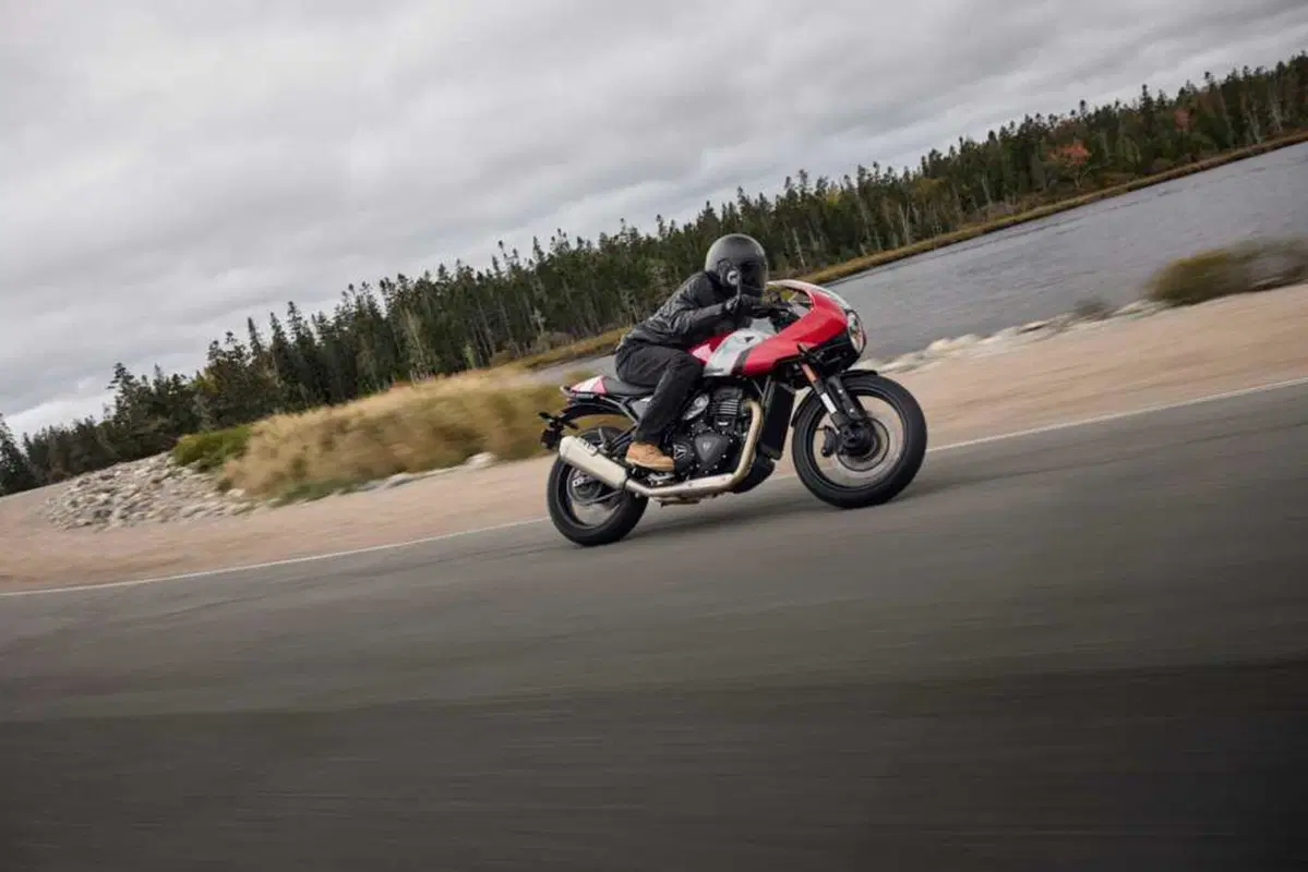 Triumph Thruxton 400 2026: il mito café racer rinasce. Prezzo e scheda tecnica [GALLERY] (16)