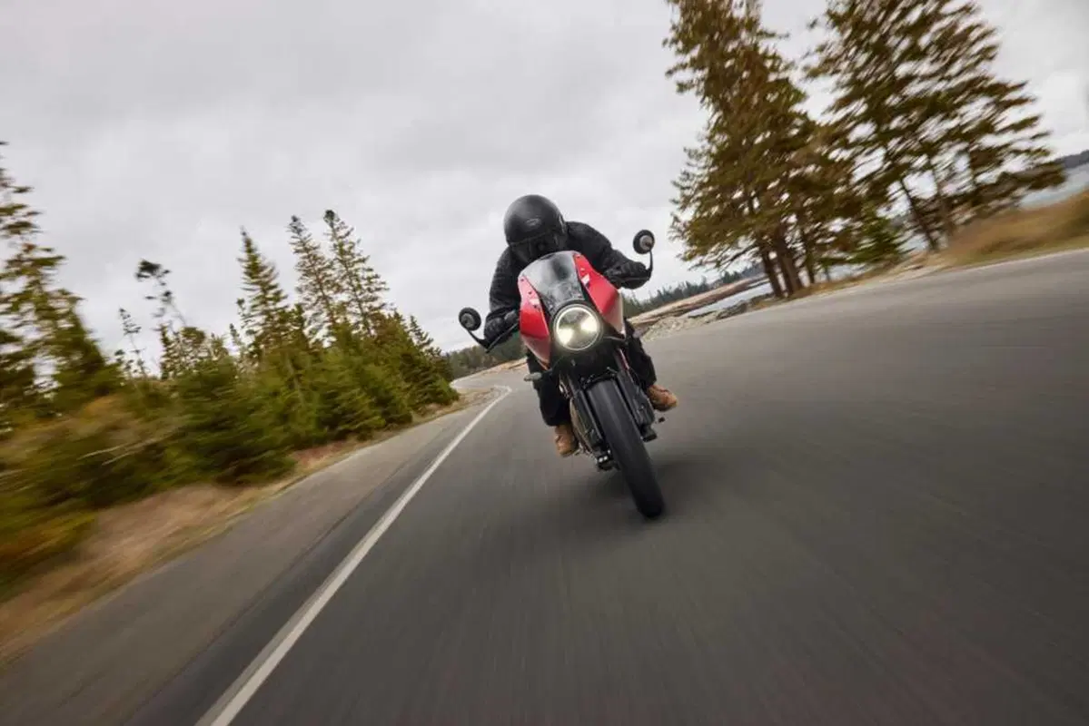 Triumph Thruxton 400 2026: il mito café racer rinasce. Prezzo e scheda tecnica [GALLERY] (17)