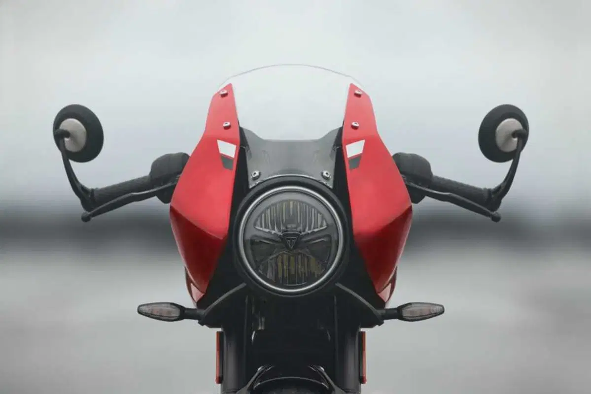 Triumph Thruxton 400 2026: il mito café racer rinasce. Prezzo e scheda tecnica [GALLERY] (22)