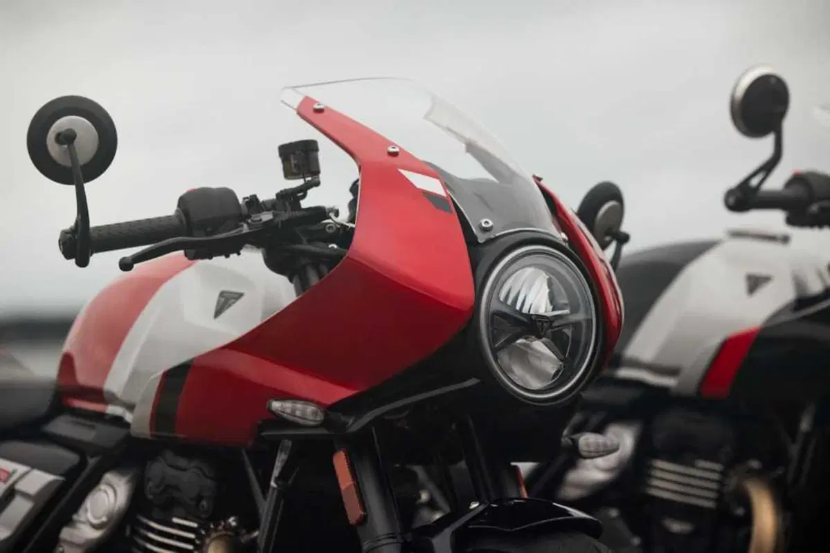 Triumph Thruxton 400 2026: il mito café racer rinasce. Prezzo e scheda tecnica [GALLERY] (23)