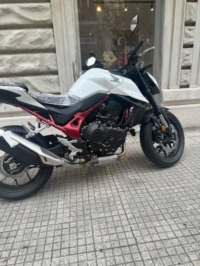 Honda CB 750 Hornet (2025) nuova
