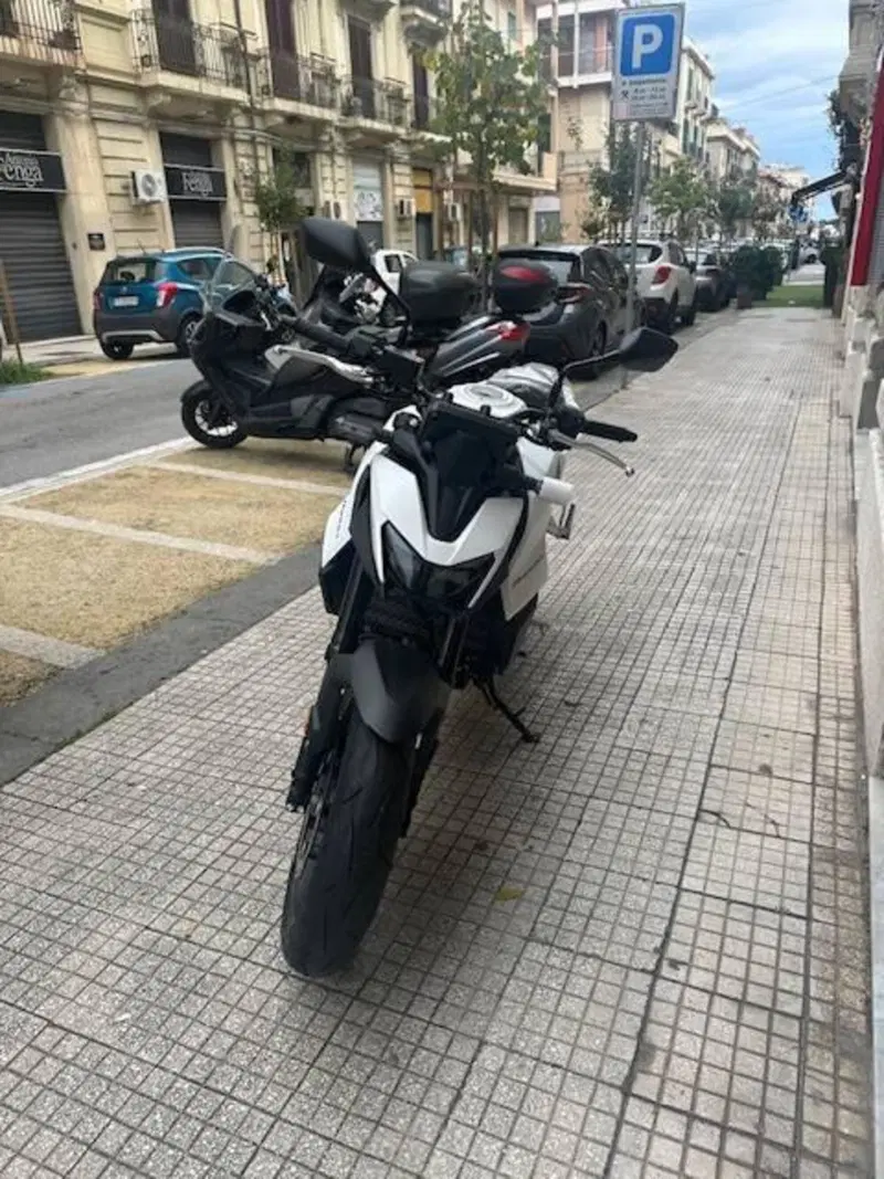 Honda CB 750 Hornet (2025) (3)
