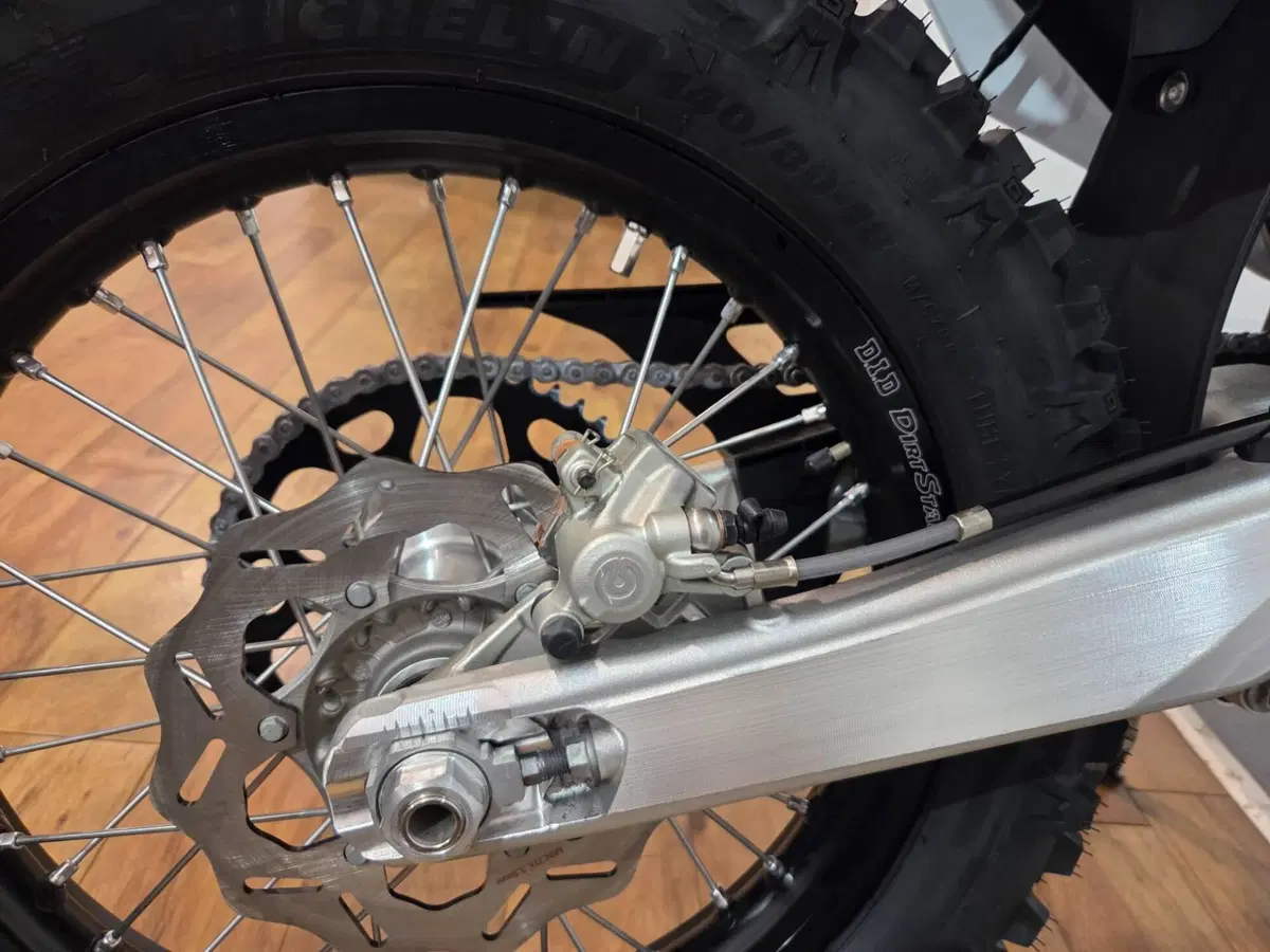 Husqvarna TE 300 (2026) (17)