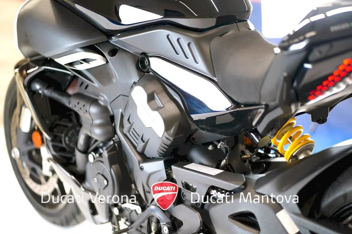 Ducati Diavel V4 (2023 - 26) (15)