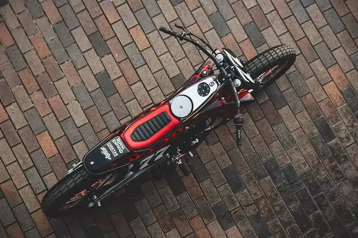 Royal Enfield Guerrilla 450 Carolina Reaper: la special al peperoncino che infiamma il Giappone! (6)