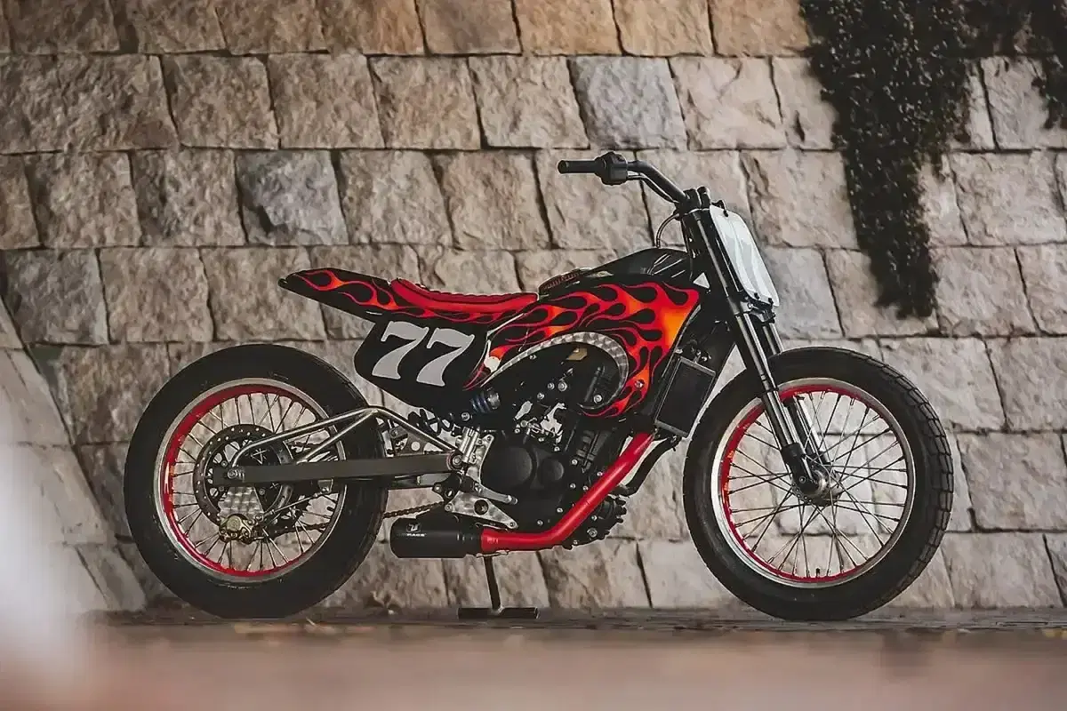Royal Enfield Guerrilla 450 Carolina Reaper: la special al peperoncino che infiamma il Giappone!