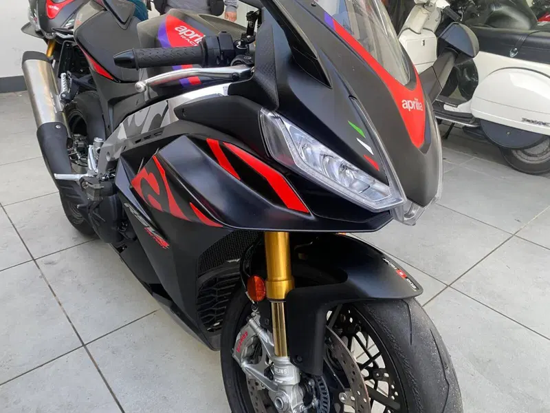Aprilia RSV4 1100 Factory (2021 - 24) (6)