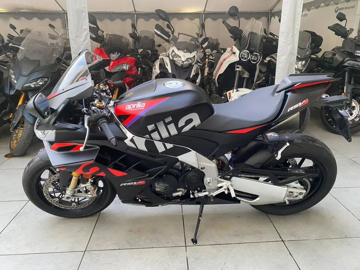 Aprilia RSV4 1100 Factory (2021 - 24) (2)