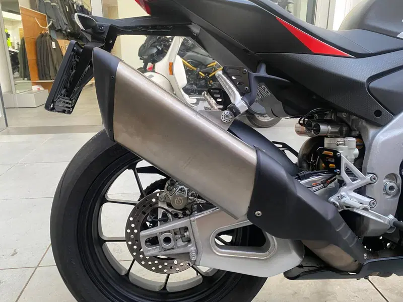 Aprilia RSV4 1100 Factory (2021 - 24) (8)