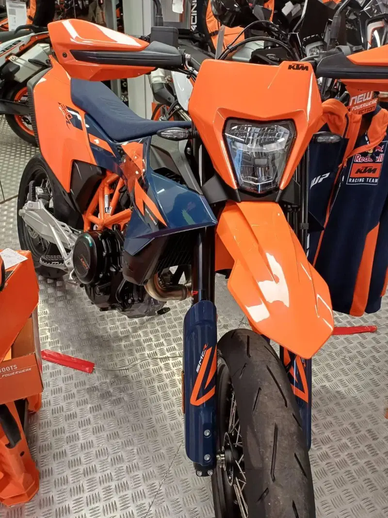 KTM 690 SMC R (2026)