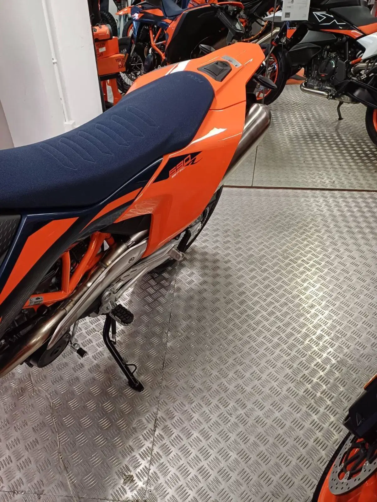 KTM 690 SMC R (2026) (4)