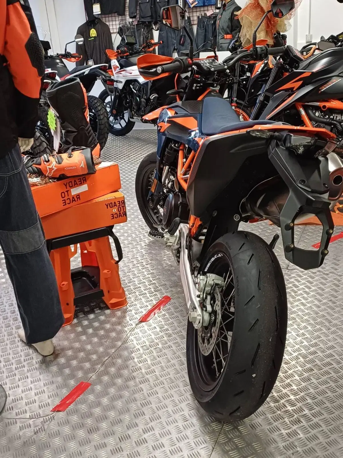 KTM 690 SMC R (2026) (5)