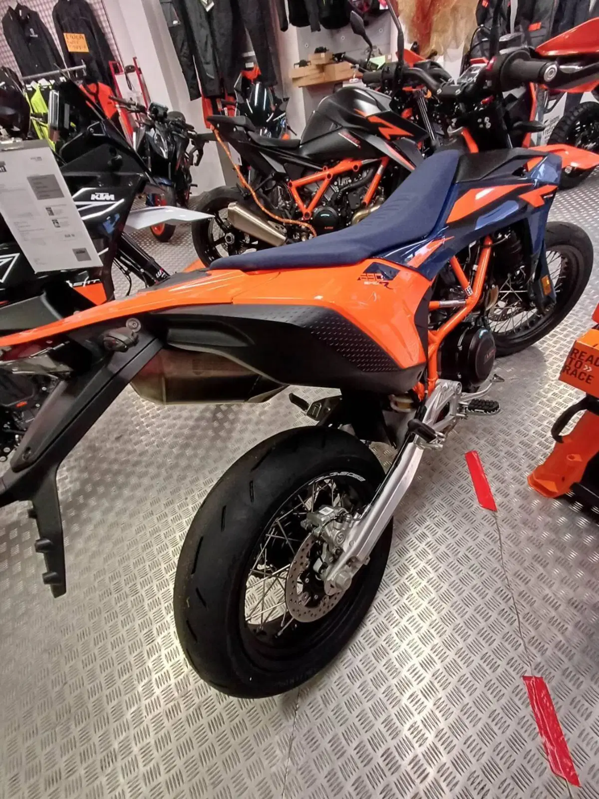 KTM 690 SMC R (2026) (6)
