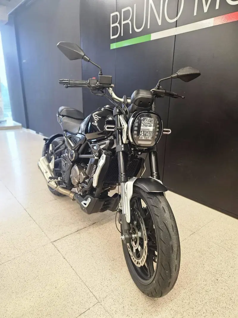 Voge Trofeo 300AC (2021 - 26) (4)