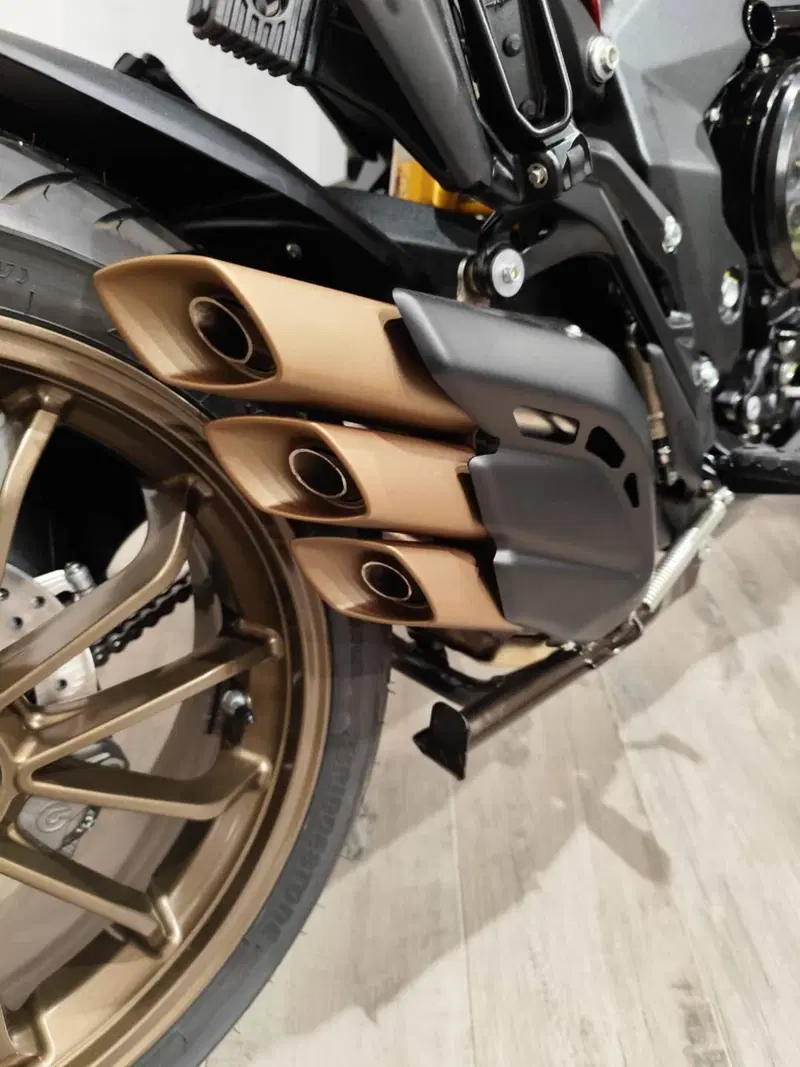 MV Agusta Turismo Veloce 800 Lusso SCS (2021 - 26) (11)