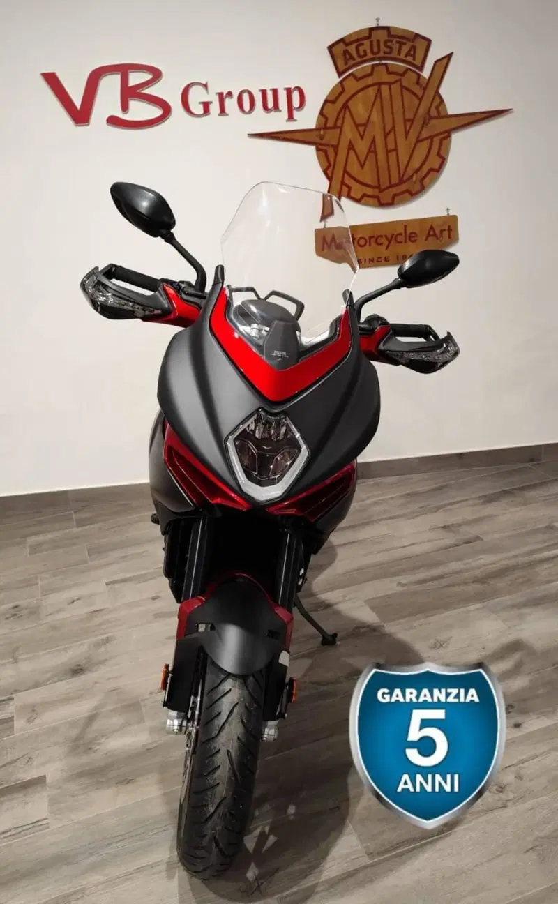 MV Agusta Turismo Veloce 800 Lusso SCS (2021 - 26) (2)