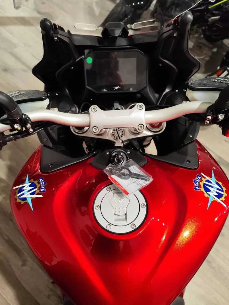 MV Agusta Turismo Veloce 800 Lusso SCS (2021 - 26) (20)