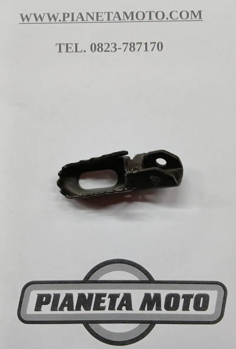 3LD27421000 PEDANA DESTRA DT 125 Yamaha