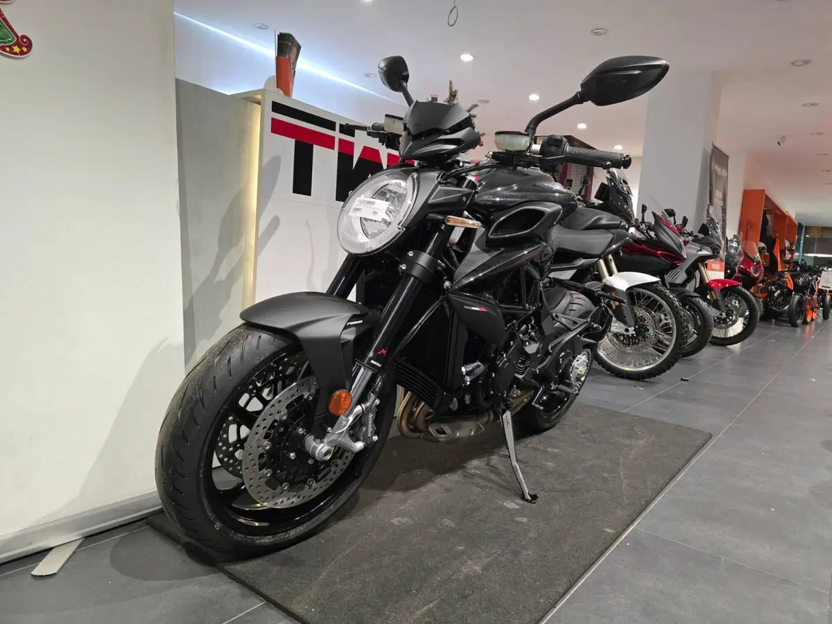 MV Agusta Brutale 800 R (2023 - 25) (4)
