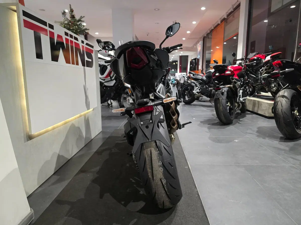 MV Agusta Brutale 800 R (2023 - 25) (7)