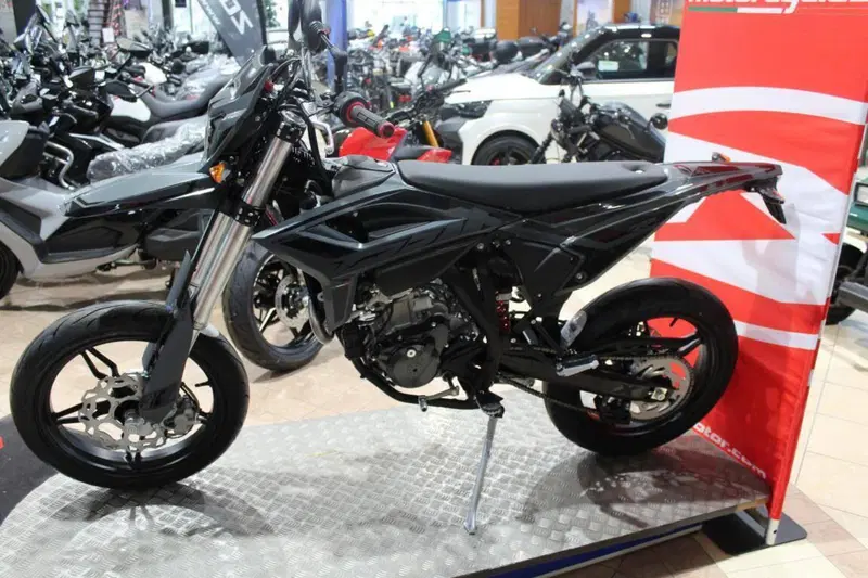 Betamotor RR 125 4T Motard T (2025 - 26) (2)
