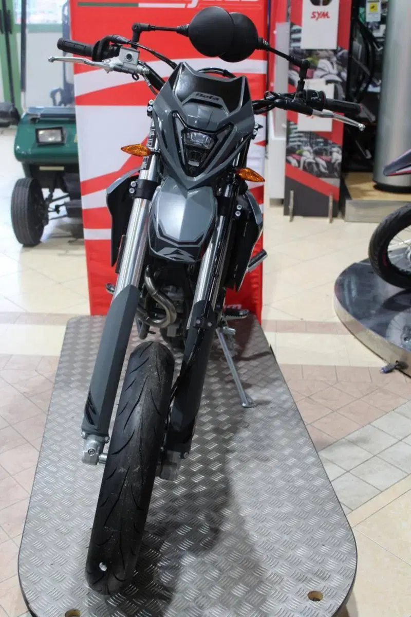 Betamotor RR 125 4T Motard T (2025 - 26) (3)