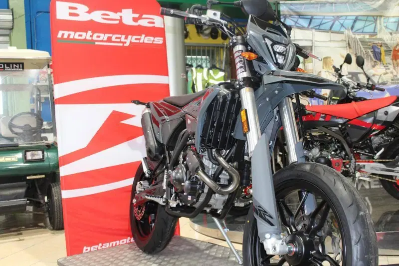 Betamotor RR 125 4T Motard T (2025 - 26) (6)