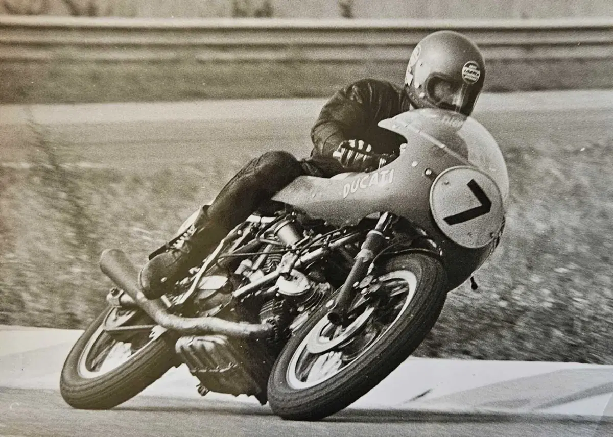 Ducati per celebrare i 100 anni pensa alla SS 750 [GALLERY] (3)