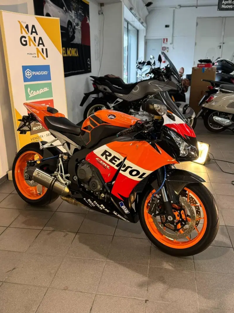 Honda CBR 1000 RR Fireblade (2012 - 16) (4)