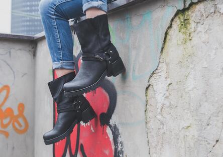 Biker boots in passerella e nel guardaroba: non un ritorno, ma una conferma!