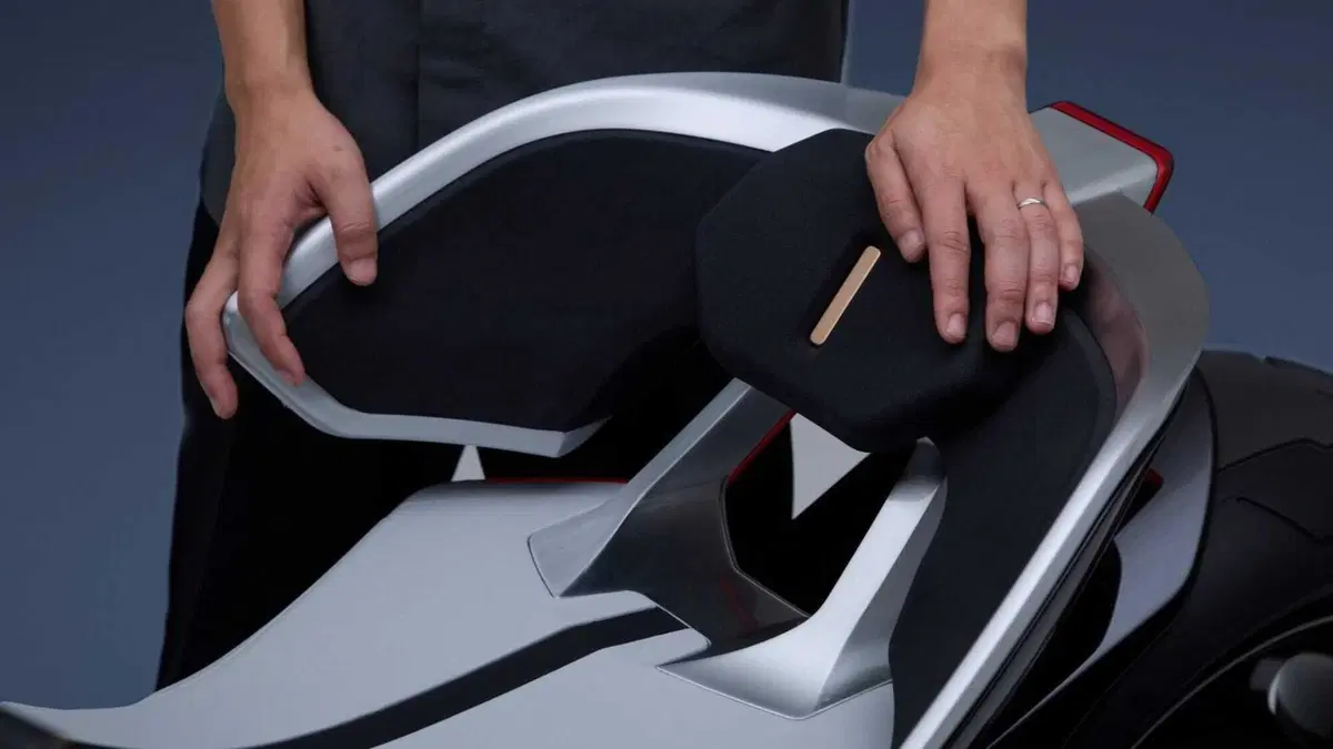 Honda EV Outlier Concept: la moto elettrica che rompe gli schemi al Japan Mobility Show 2025 [GALLERY] (7)