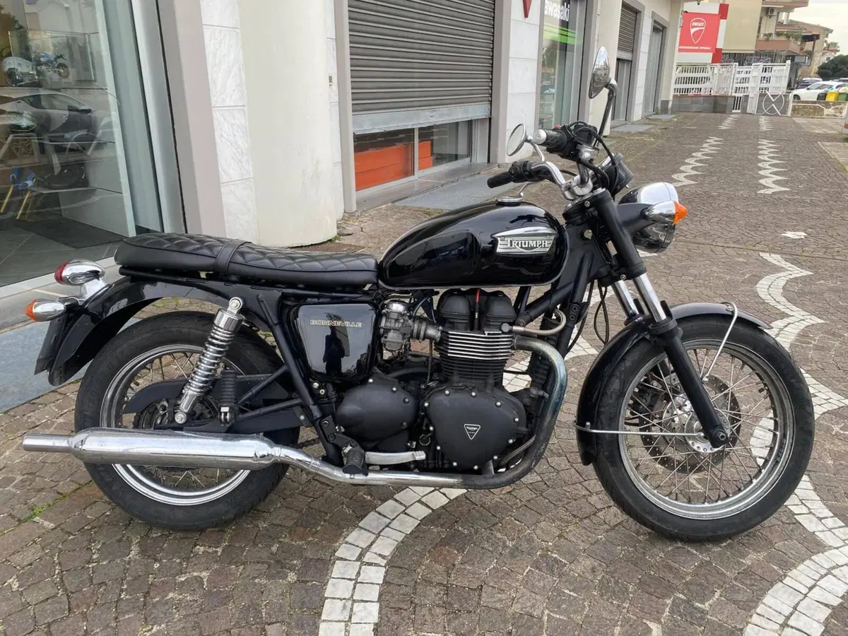 Triumph Bonneville T100 (2001 - 07)