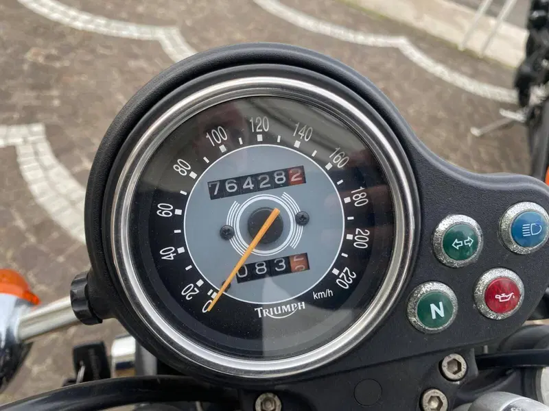 Triumph Bonneville T100 (2001 - 07) (3)