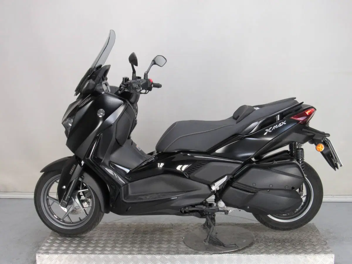 Yamaha X-Max 300 Tech Max (2021 - 24) (4)