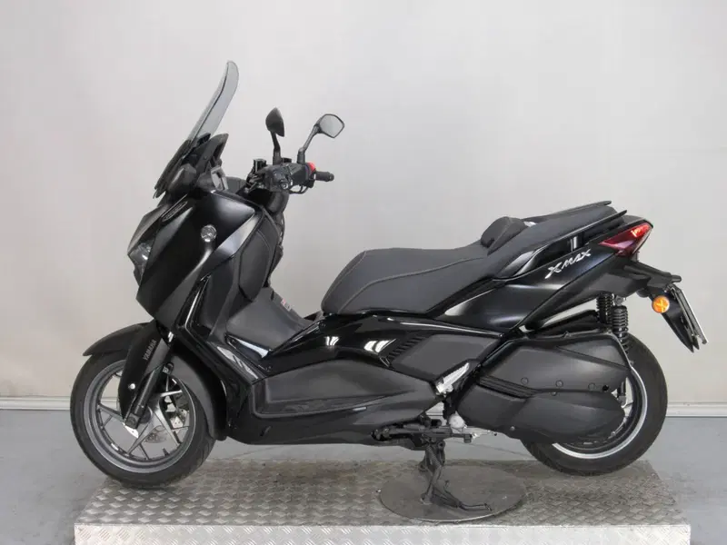 Yamaha X-Max 300 Tech Max (2021 - 24) (4)