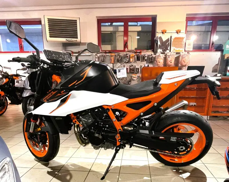 KTM 990 Duke R (2026)