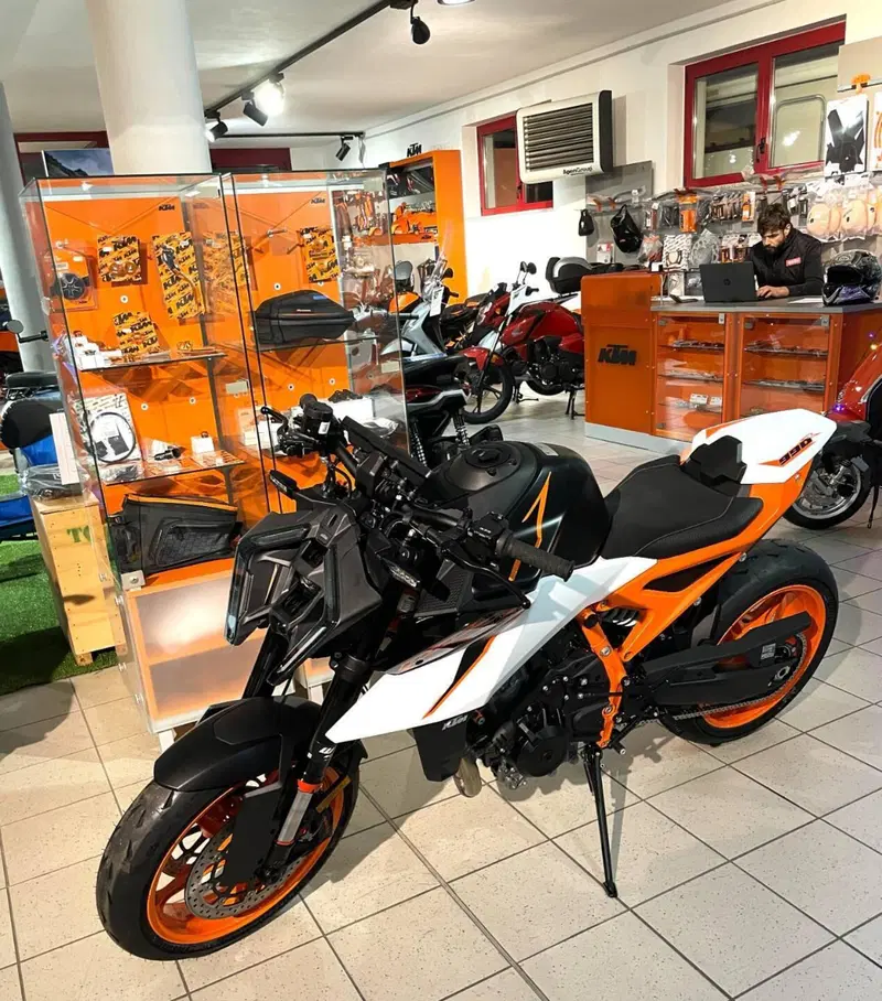KTM 990 Duke R (2026) (3)
