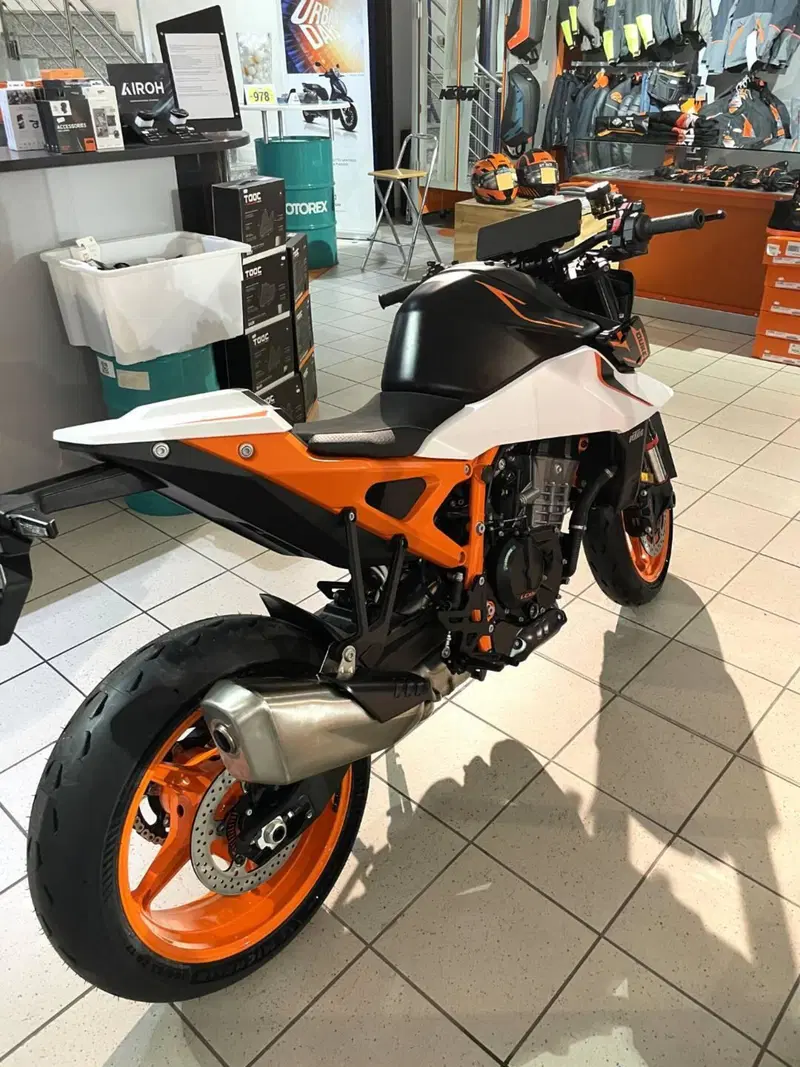 KTM 990 Duke R (2026) (4)