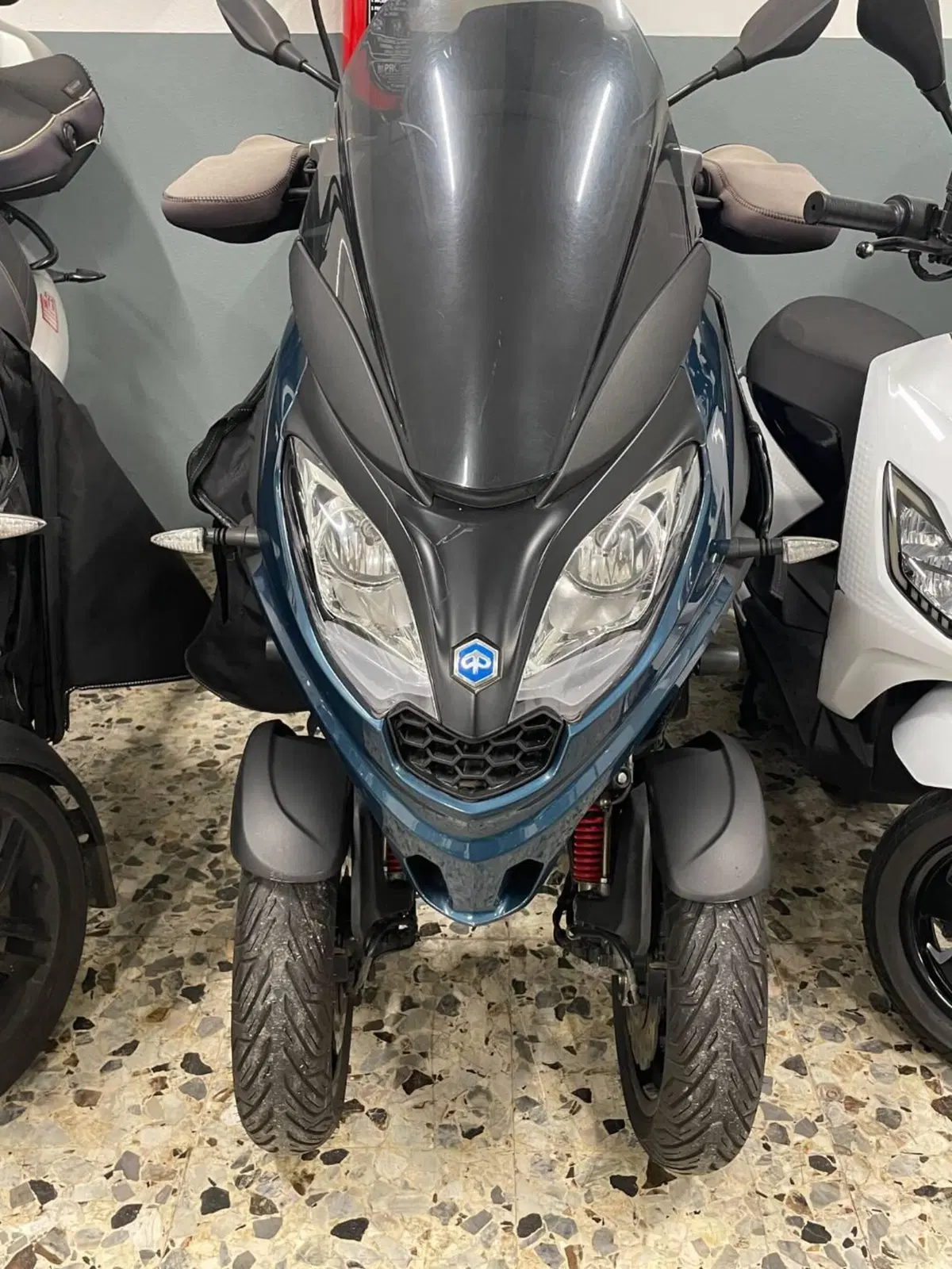 Piaggio MP3 300 Sport ABS Hpe (2021 - 24) (4)