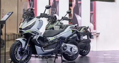 Maxi-scooter Zontes ZT 552 T: arriva anche la versione adventure