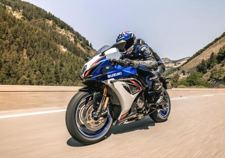 Suzuki GSX-R1000R 2026: ecco svelato il prezzo. Superbike economica? 