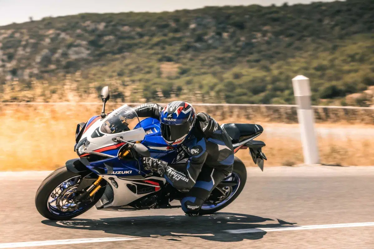 Suzuki GSX-R1000R 2026: ecco svelato il prezzo. Superbike economica?  (4)