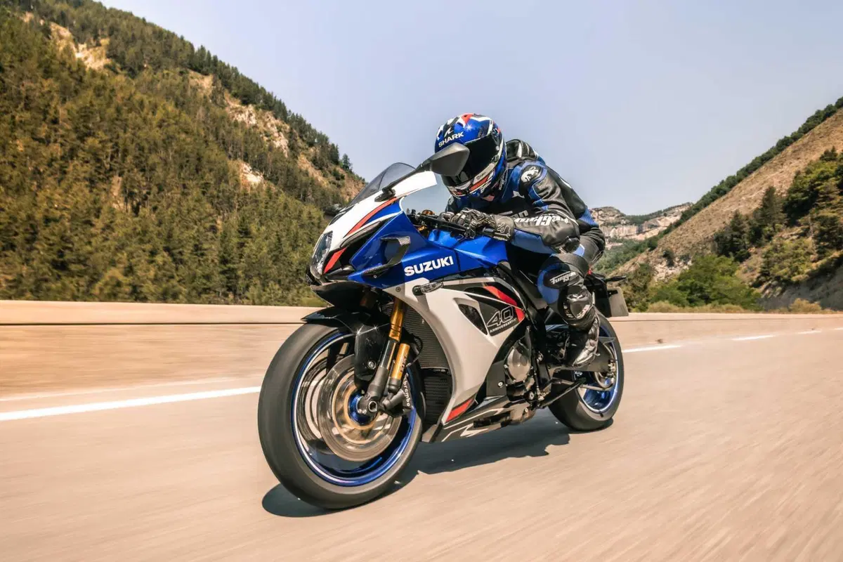 Suzuki GSX-R1000R 2026: ecco svelato il prezzo. Superbike economica?  (5)