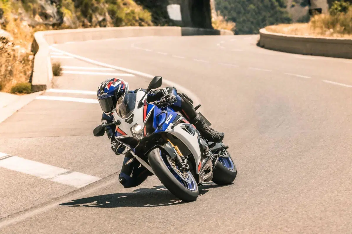 Suzuki GSX-R1000R 2026: ecco svelato il prezzo. Superbike economica?  (6)